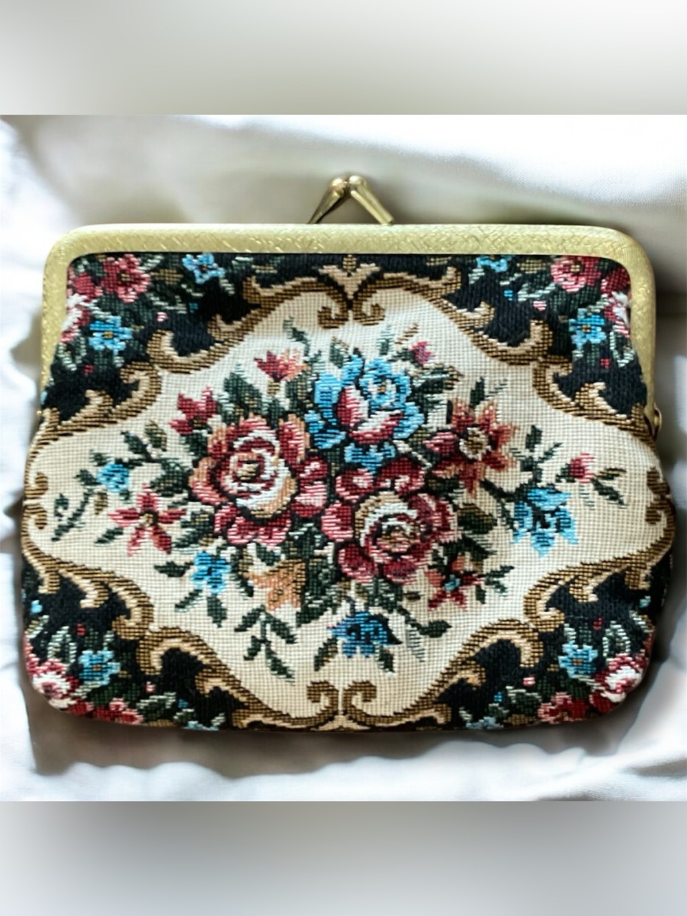 Vintage Floral Tapestry Clasp Purse